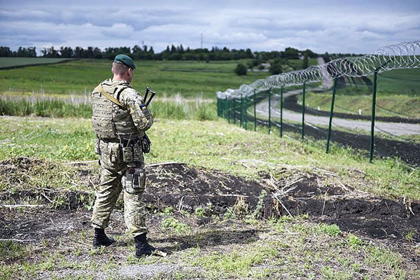 Украина строит границу с Россией. И забор, как от бешеных собак