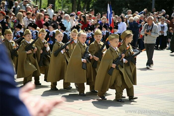 Парад дошкольных войск на Кавказе